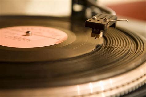 How Do Records Play Music: A Deeper Exploration of the Art Form